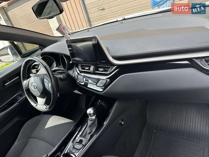Внедорожник / Кроссовер Toyota C-HR 2019 в Харькове