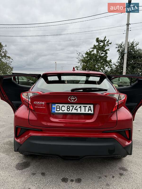 Внедорожник / Кроссовер Toyota C-HR 2020 в 