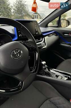 Внедорожник / Кроссовер Toyota C-HR 2020 в 