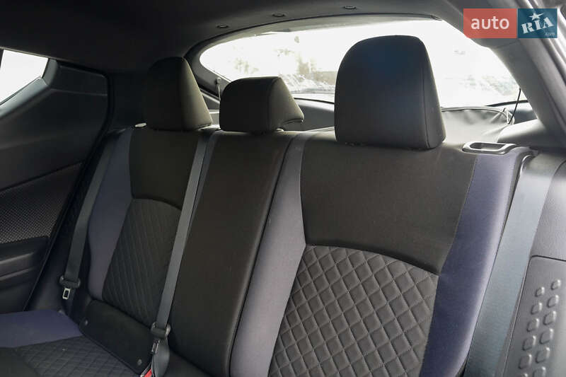 Внедорожник / Кроссовер Toyota C-HR 2019 в Черновцах