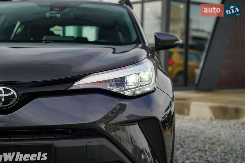 Внедорожник / Кроссовер Toyota C-HR 2019 в Черновцах