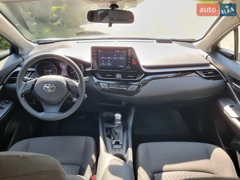 Позашляховик / Кросовер Toyota C-HR 2020 в 