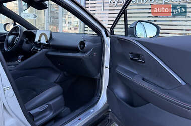 Внедорожник / Кроссовер Toyota C-HR 2023 в 