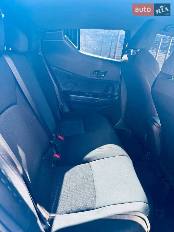 Позашляховик / Кросовер Toyota C-HR 2018 в Києві