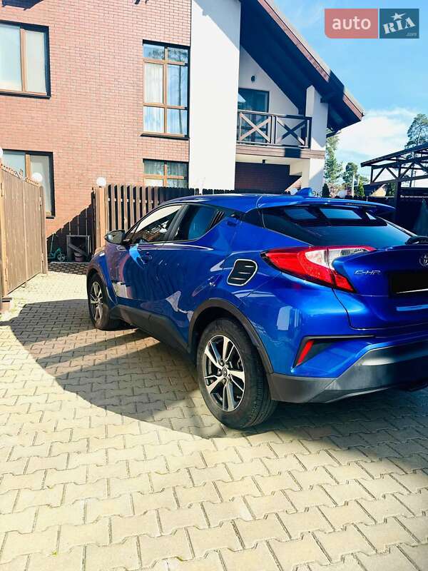 Позашляховик / Кросовер Toyota C-HR 2018 в Києві