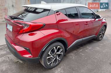 Внедорожник / Кроссовер Toyota C-HR 2018 в 