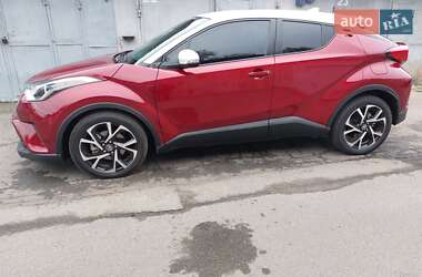 Внедорожник / Кроссовер Toyota C-HR 2018 в 