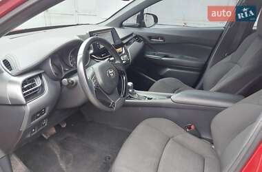 Внедорожник / Кроссовер Toyota C-HR 2018 в 