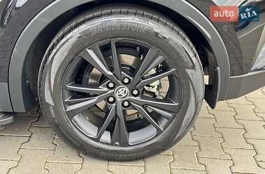 Внедорожник / Кроссовер Toyota C-HR 2023 в 