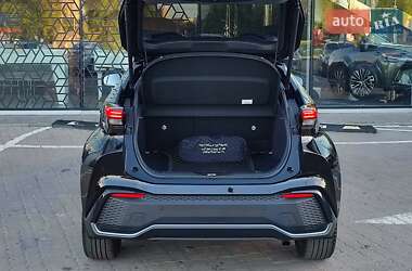 Позашляховик / Кросовер Toyota C-HR 2023 в 