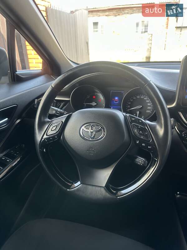 Позашляховик / Кросовер Toyota C-HR 2019 в Луцьку