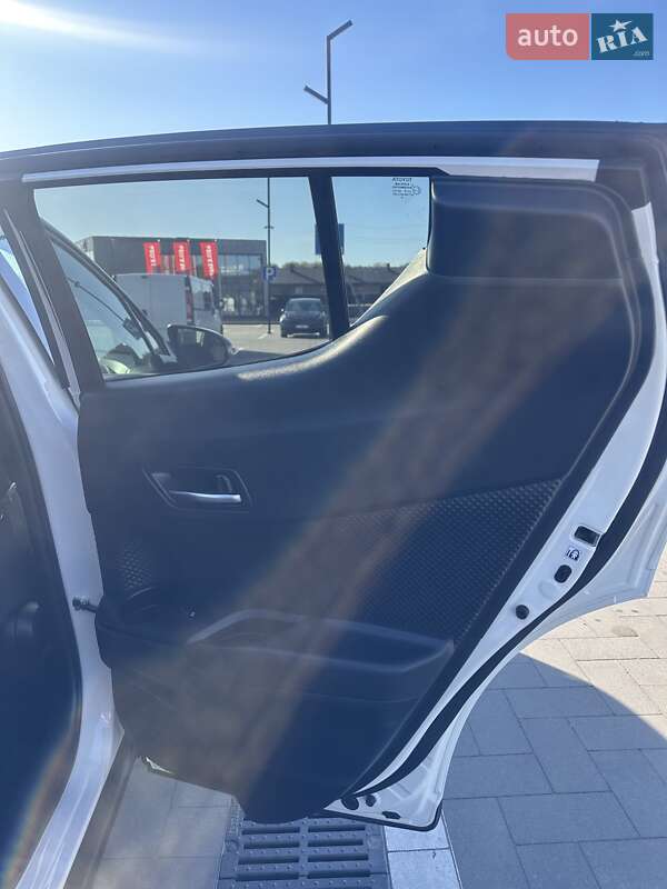 Позашляховик / Кросовер Toyota C-HR 2019 в Луцьку