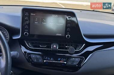 Внедорожник / Кроссовер Toyota C-HR 2020 в 