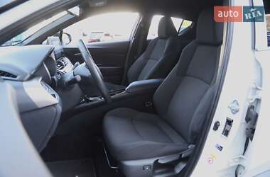 Позашляховик / Кросовер Toyota C-HR 2019 в 