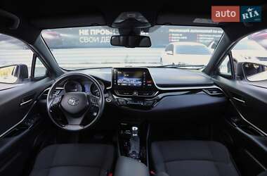 Позашляховик / Кросовер Toyota C-HR 2019 в 