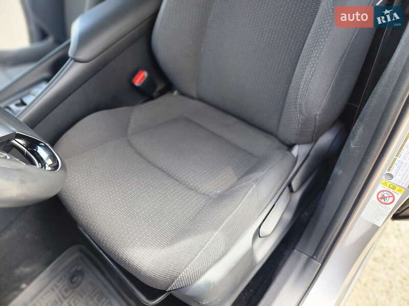 Позашляховик / Кросовер Toyota C-HR 2018 в Києві фото 10 Позашляховик / Кросовер Toyota C-HR 2018 в Києві