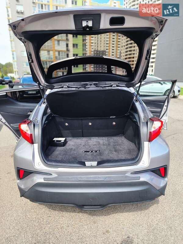 Позашляховик / Кросовер Toyota C-HR 2018 в Києві фото 6 Позашляховик / Кросовер Toyota C-HR 2018 в Києві