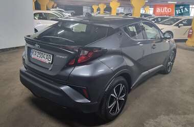 Внедорожник / Кроссовер Toyota C-HR 2019 в 
