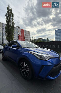 Позашляховик / Кросовер Toyota C-HR 2021 в 