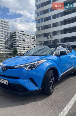 Позашляховик / Кросовер Toyota C-HR 2018 в 