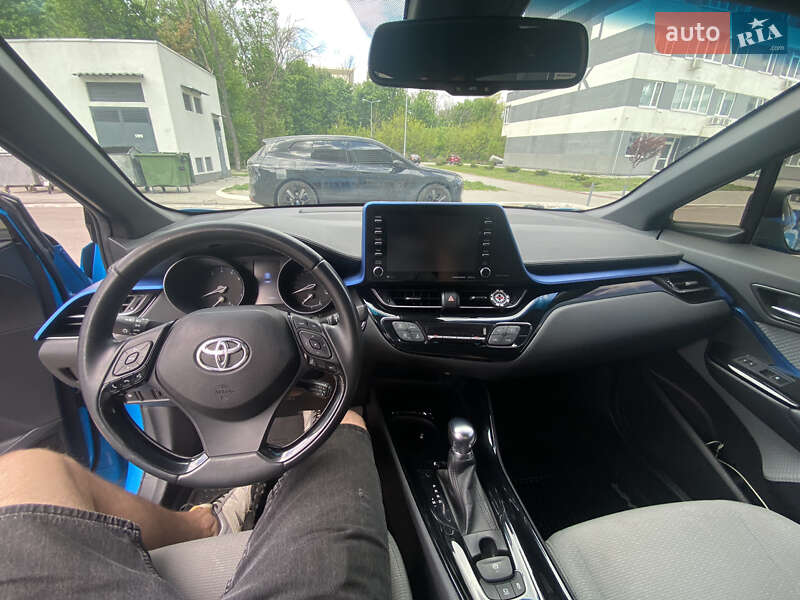 Внедорожник / Кроссовер Toyota C-HR 2018 в Харькове