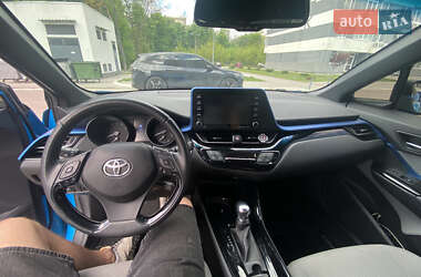 Позашляховик / Кросовер Toyota C-HR 2018 в 