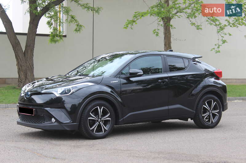Позашляховик / Кросовер Toyota C-HR 2019 в Дніпрі