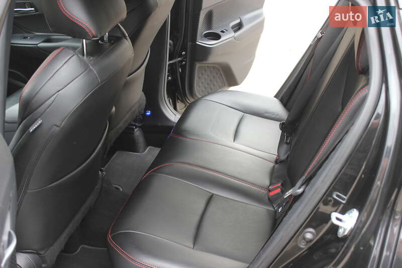 Позашляховик / Кросовер Toyota C-HR 2019 в Дніпрі