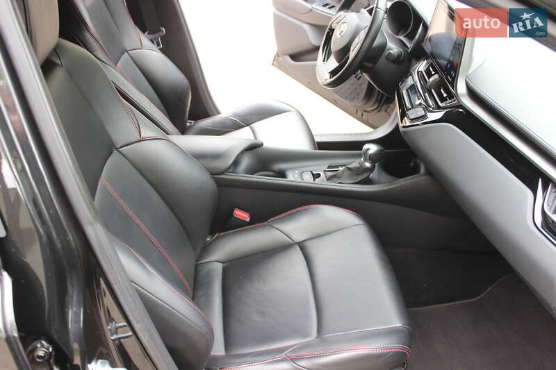 Позашляховик / Кросовер Toyota C-HR 2019 в Дніпрі