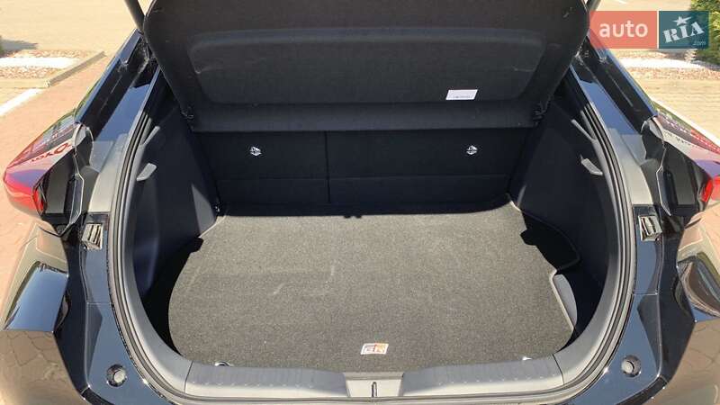 Внедорожник / Кроссовер Toyota C-HR 2023 в Хмельницком