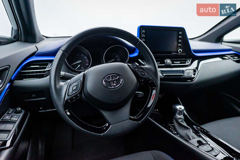 Внедорожник / Кроссовер Toyota C-HR 2020 в Киеве