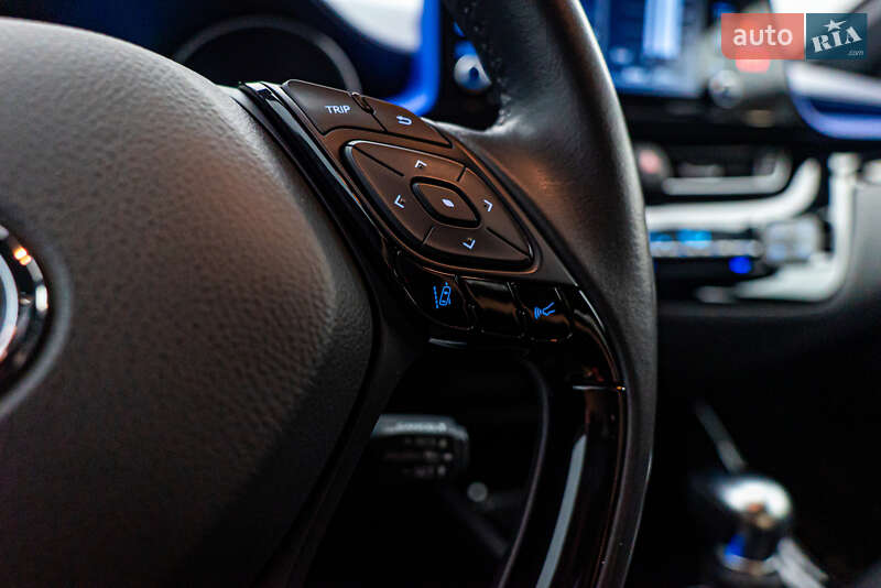 Внедорожник / Кроссовер Toyota C-HR 2020 в Киеве