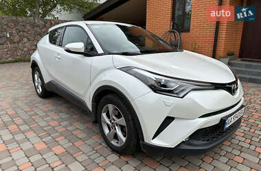 Позашляховик / Кросовер Toyota C-HR 2018 в 