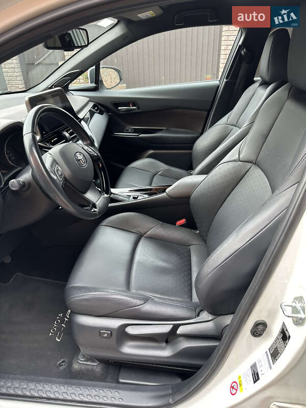 Позашляховик / Кросовер Toyota C-HR 2018 в Києві
