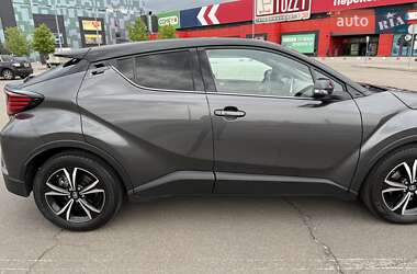 Позашляховик / Кросовер Toyota C-HR 2022 в 