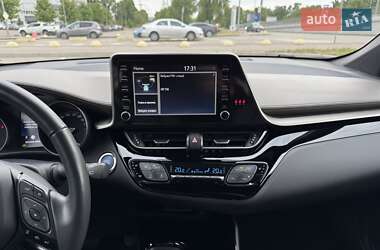 Позашляховик / Кросовер Toyota C-HR 2022 в 