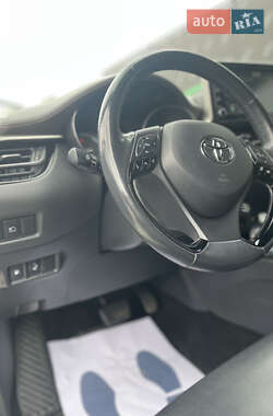 Внедорожник / Кроссовер Toyota C-HR 2019 в 