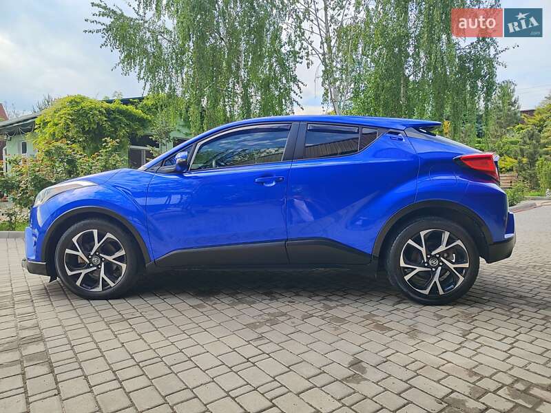 Позашляховик / Кросовер Toyota C-HR 2017 в Запоріжжі