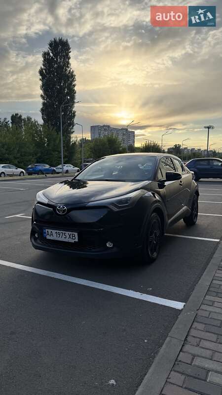 Внедорожник / Кроссовер Toyota C-HR 2017 в Киеве