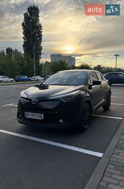 Внедорожник / Кроссовер Toyota C-HR 2017 в 