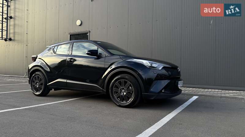 Внедорожник / Кроссовер Toyota C-HR 2017 в Киеве