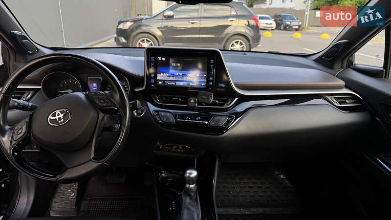 Внедорожник / Кроссовер Toyota C-HR 2017 в Киеве