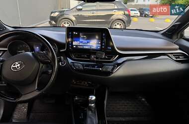 Внедорожник / Кроссовер Toyota C-HR 2017 в 
