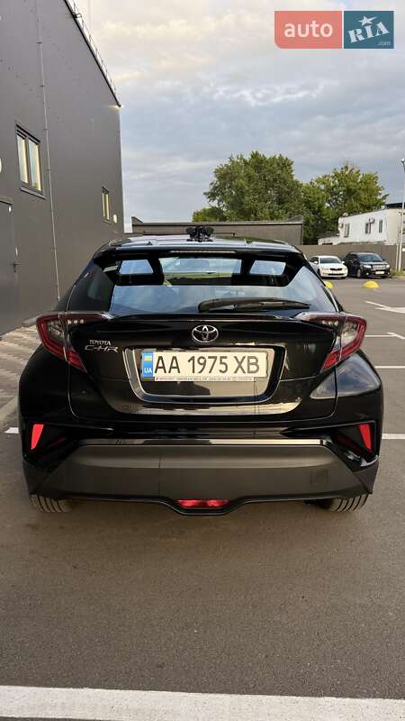 Внедорожник / Кроссовер Toyota C-HR 2017 в Киеве