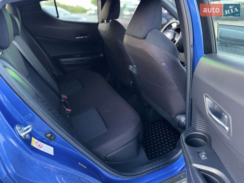 Внедорожник / Кроссовер Toyota C-HR 2019 в Тернополе
