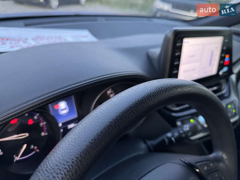 Внедорожник / Кроссовер Toyota C-HR 2019 в Тернополе