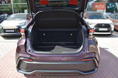 Позашляховик / Кросовер Toyota C-HR 2023 в 