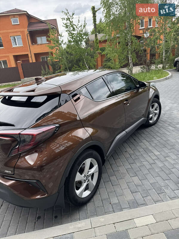 Позашляховик / Кросовер Toyota C-HR 2017 в Полтаві