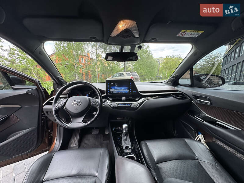 Позашляховик / Кросовер Toyota C-HR 2017 в Полтаві