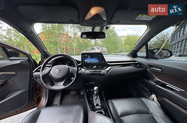 Позашляховик / Кросовер Toyota C-HR 2017 в 